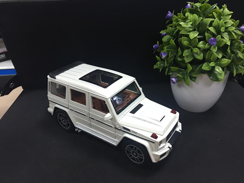 Mô hình xe Mercedes G63 1:24 [White]