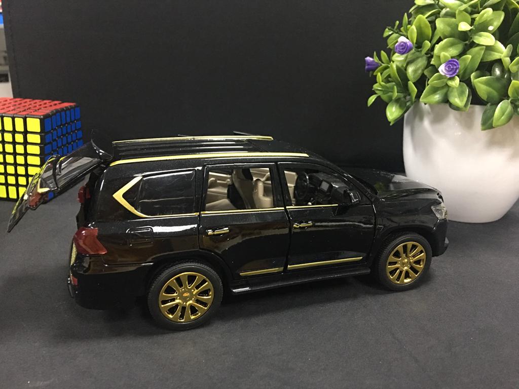 SP005929 [XLG] Lexus LX570 M923W 124 [Gold-Black]