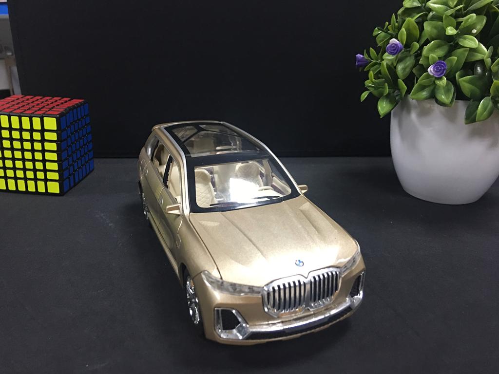 SP005769 [Chezhi] BMW X7 124 [Gold]
