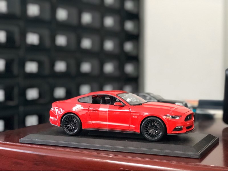 Mô hình Ford Mustang GT 2015 tỷ lệ 1:18 - Red