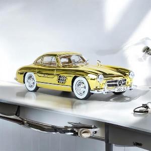 MÔ HÌNH XE MERCEDES-BENZ 300 SL 1:24 GOLD – CỬA CÁNH CHIM ĐỘC ĐÁO