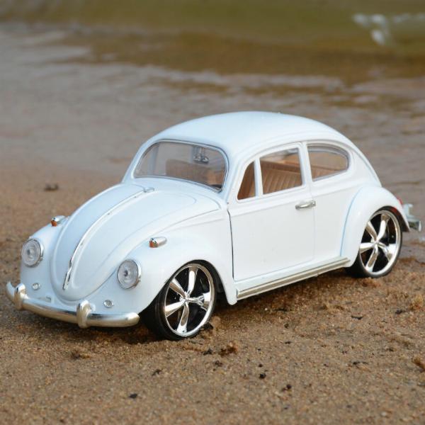Mô hình xe cổ Volkswagen Beetle 1967 tỷ lệ 1:18 - Trắng