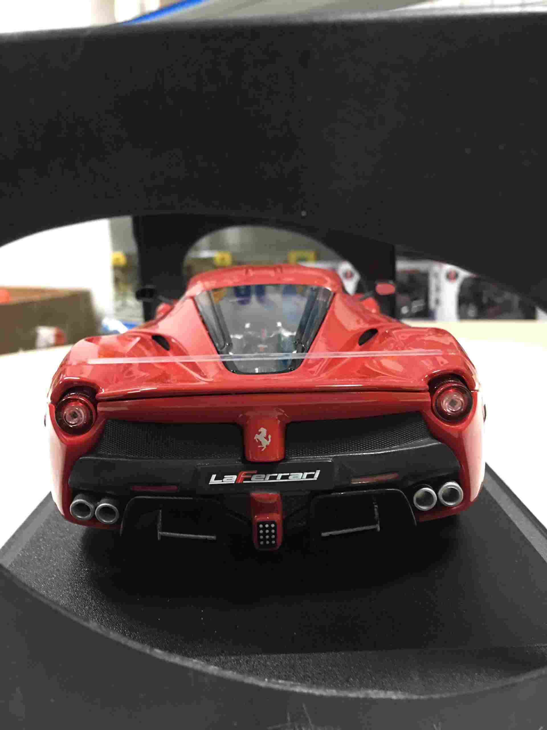 SP005477 - [Burago] Ferrari LAFA Laferrari 118 [Red]