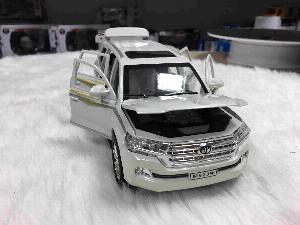 SP004545 - [XLG] Toyota Land Cruiser V8 124 [White]