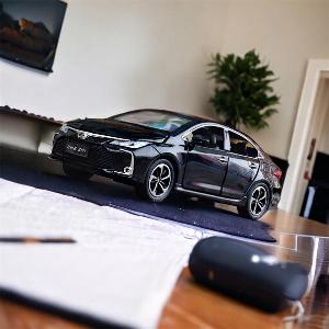 Mô hình xe ô tô Toyota Corolla Altis tỷ lệ 1:32