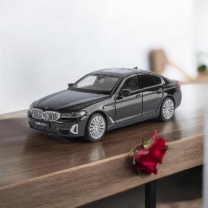Mô hình xe ô tô BMW 530Li tỷ lệ 1:24