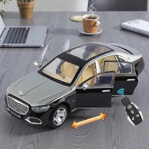 Mô Hình Xe Mercedes Benz S680 Maybach 1:24 XHD Có Remote Chìa Khóa, Đèn Và Âm Thanh
