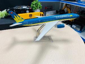 Mô hình máy bay Vietnam Airlines Airbus A330-200 32 cm chính hãng