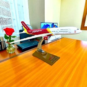 Mô hình máy bay VietJet Air Airbus A330-200 32 cm 1:150 cao cấp