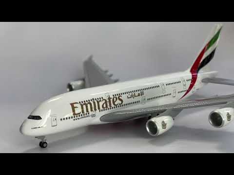 Review mô hình máy bay Emirates Airlines 47 cm cao cấp có đèn led bánh xe âm thanh - Mohinhxe.net